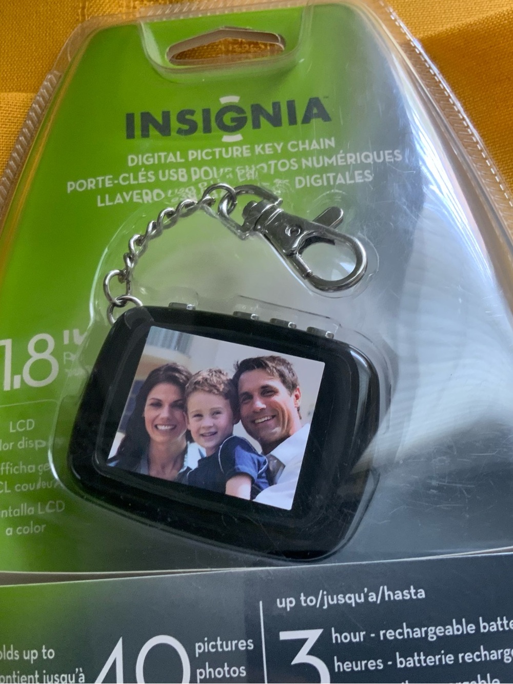 Insignia 1.8" Digital Photo Picture Frame Key Chain NIB NIP Black Holds 40 Pics